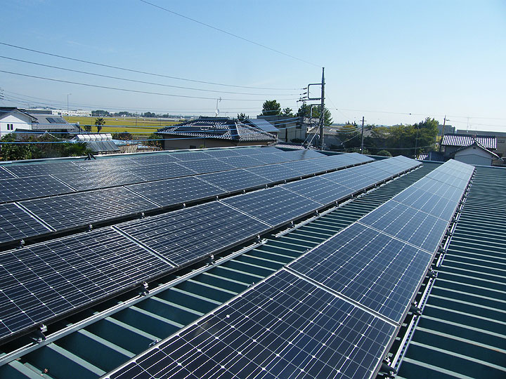 第一期事務所・工場の屋根に太陽光パネルを設置