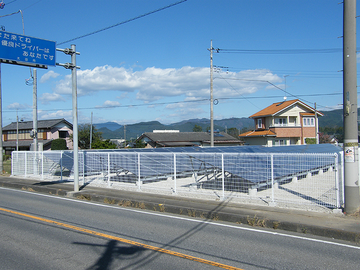 野立ての太陽光発電施工完了