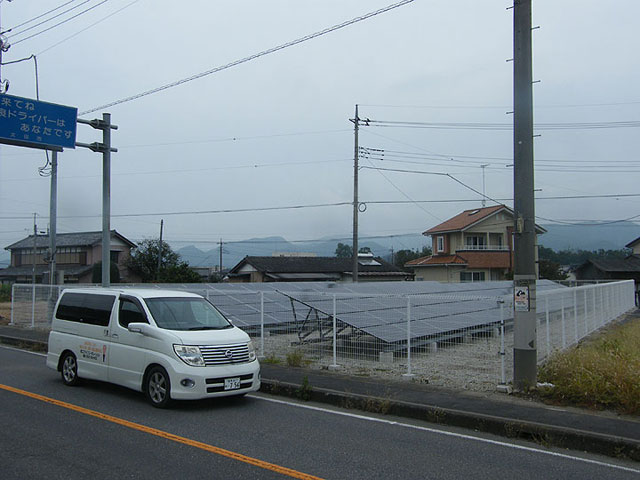 産業用太陽光発電 施設の屋根に設置