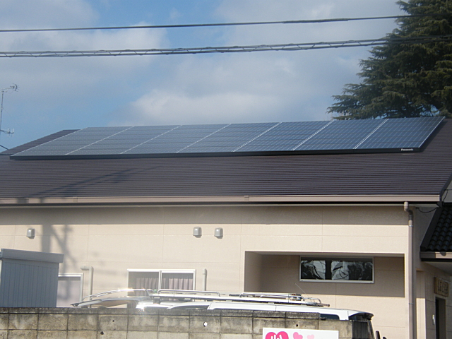 公民館の屋根に太陽光発電設置